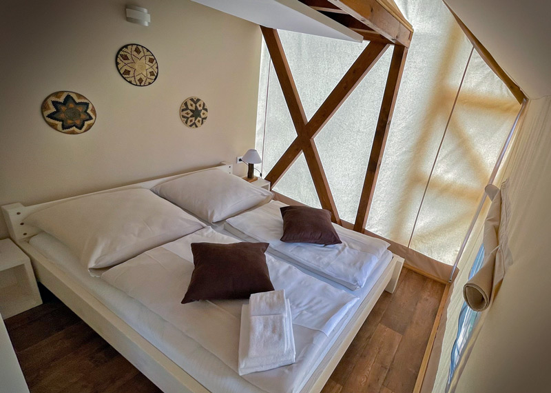 lit intérieur tente luxe confort
